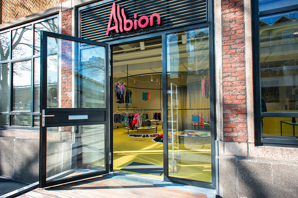 entree albion store rotterdam in zwemcentrum rotterdam.