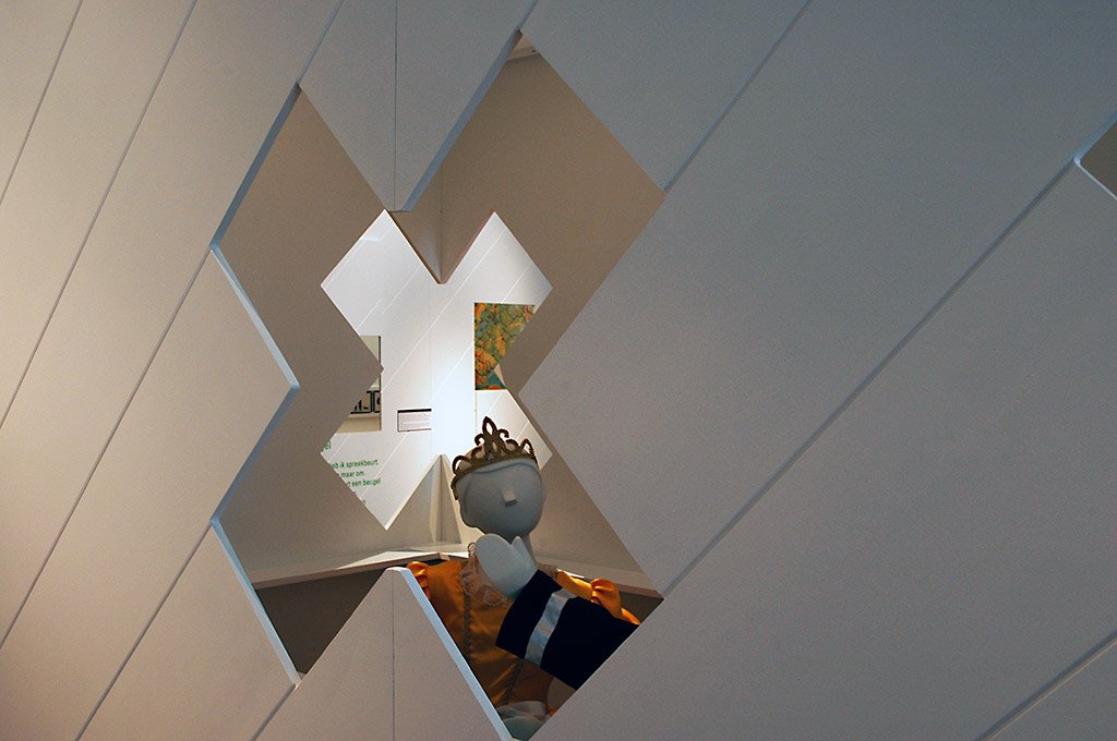 een doorkijk door de schutting