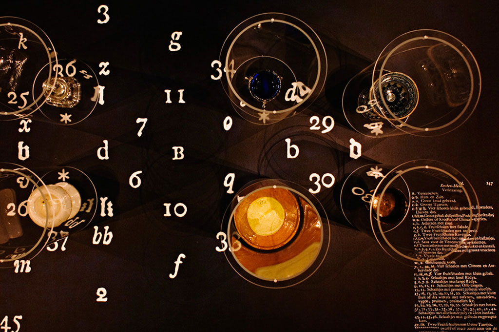 Een tafelschikking voor een buffet van lay-out in het thema zout