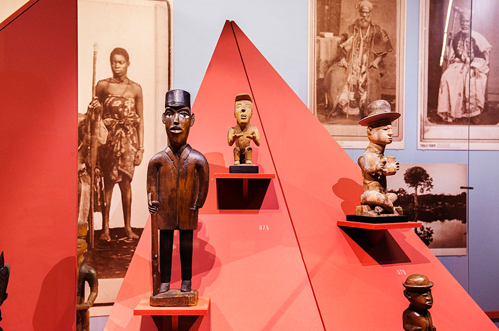 Tentoonstellingsontwerp voor AFRIKA010, zaal II met de 19e eeuwse verzameling.