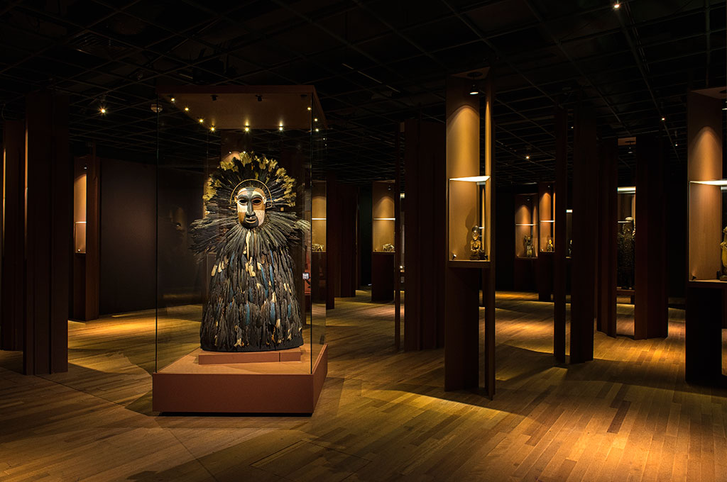 Tentoonstellingsontwerp voor AFRIKA010, zaal III met de krachtbeelden.