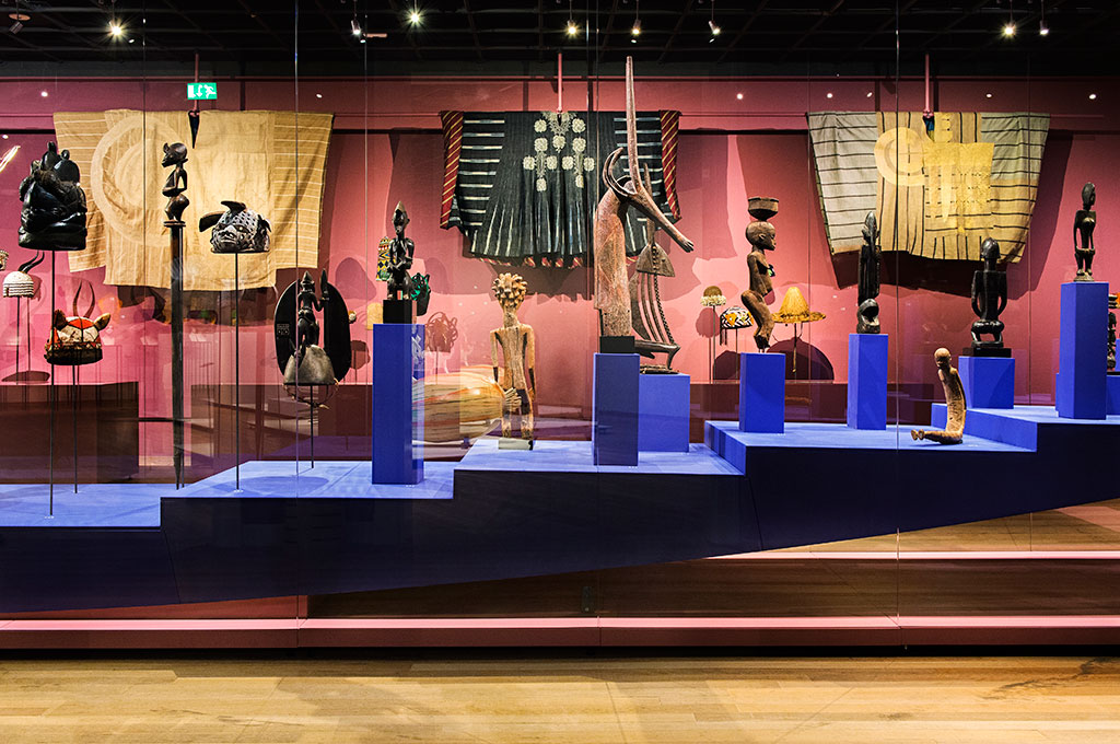 Tentoonstellingsontwerp voor AFRIKA010, zaal IV met de 20e eeuwse topstukken.