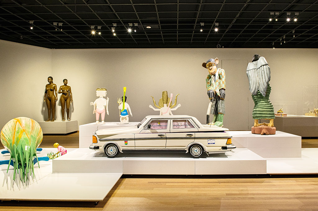 Tentoonstellingsontwerp voor AFRIKA010, zaal V met de verzameling uit de negentiger jaren van de 20e eeuw.