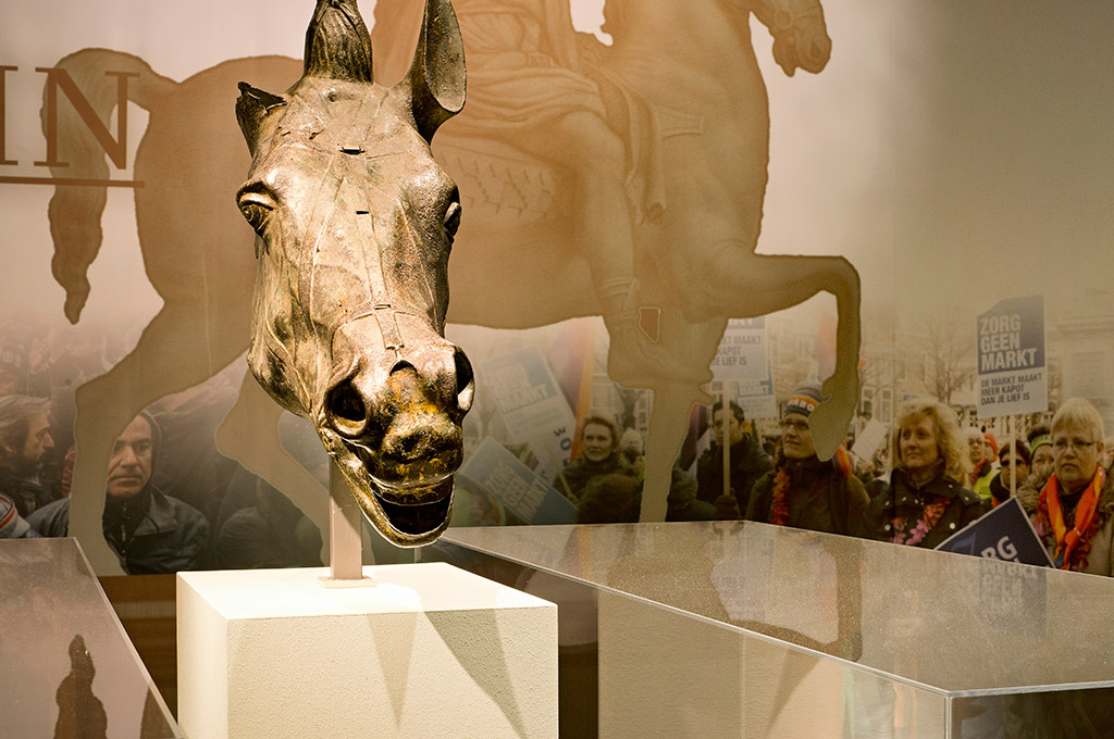 Paardenhoofd van het ruiterbeeld.