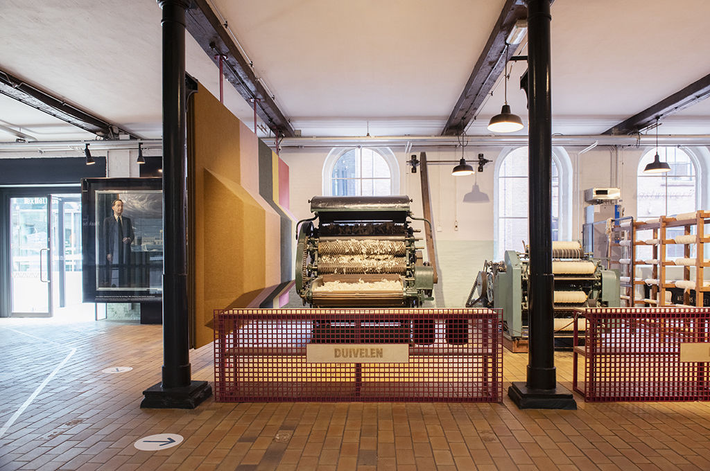 Tentoonstellingsontwerp Wollendekenfabriek met de duivelen machine.