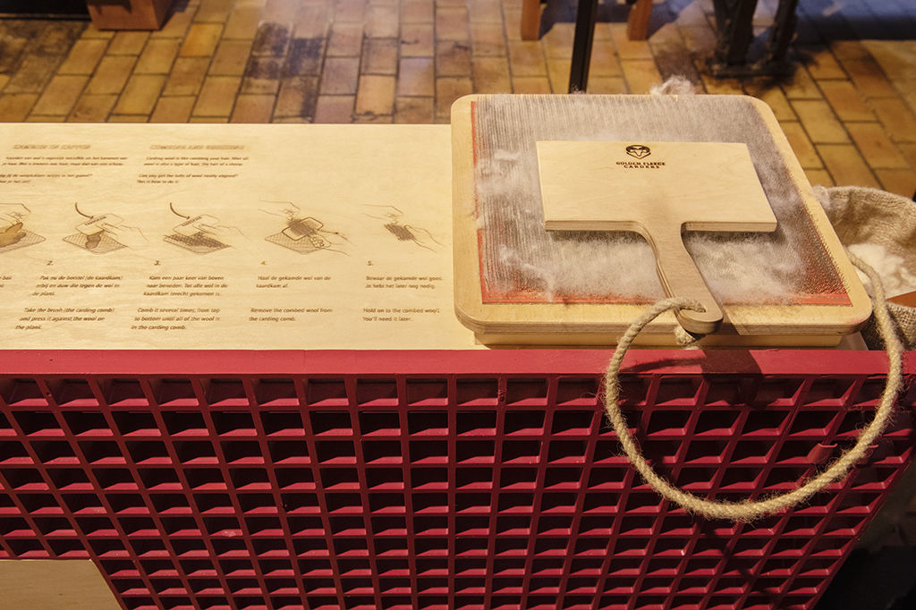 Tentoonstellingsontwerp Wollendekenfabriek met educatie en illustraties.