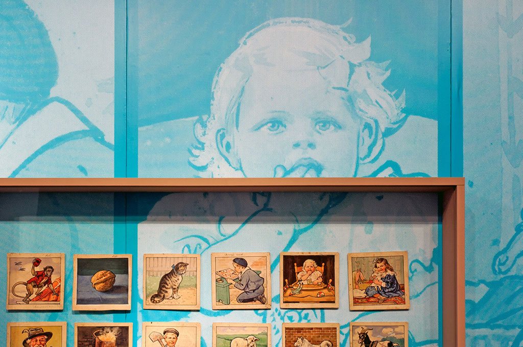 Zus en de originele tekeningen van Cornelis Jetses.